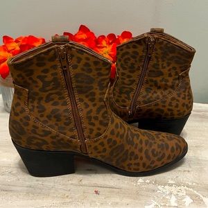 True Craft Leopard Nubuck Winnie Booties Size 10
